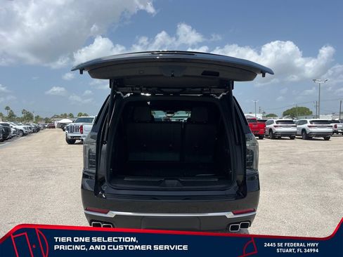 Used 2026 Chevrolet Suburban High Country RWD image 17