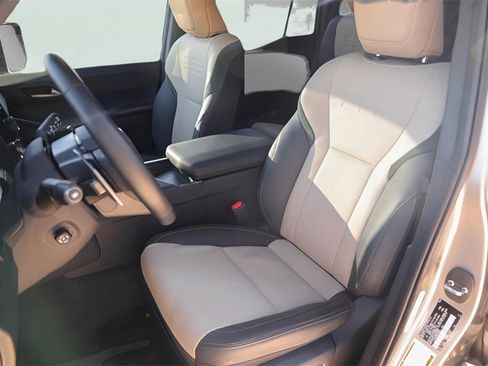 Used 2024 Lexus GX 550 image 10