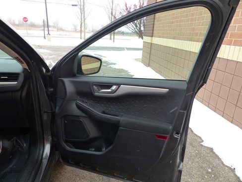 Used 2020 Ford Escape SE image 42