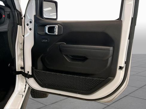 Used 2025 Jeep Wrangler Unlimited Rubicon AWD/4WD image 21