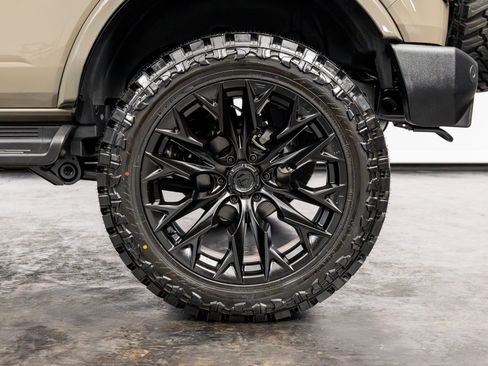 Used 2025 Ford Bronco Outer Banks AWD/4WD image 14