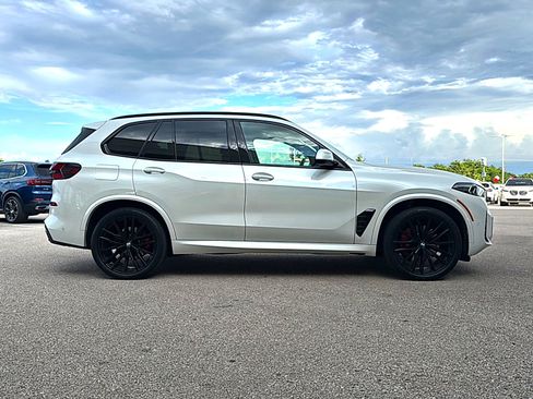 Used 2024 BMW X5 sDrive40i w/ M Sport Package RWD image 5
