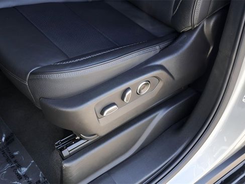 Certified 2025 GMC Yukon Denali image 11