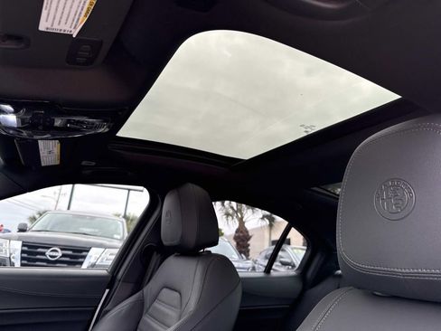 Used 2024 Alfa Romeo Giulia Veloce image 28