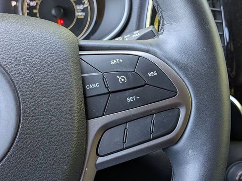 Used 2019 Jeep Cherokee Limited AWD/4WD image 17