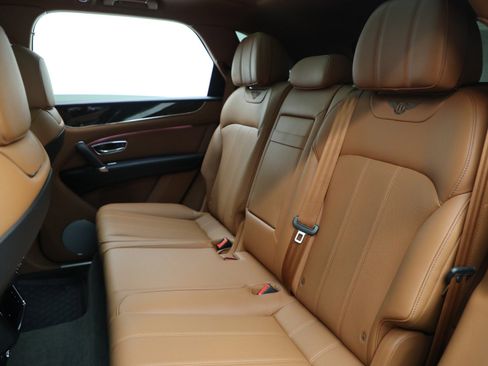 Certified 2018 Bentley Bentayga Onyx Edition image 22