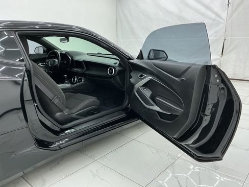 Used 2017 Chevrolet Camaro LT RWD image 17