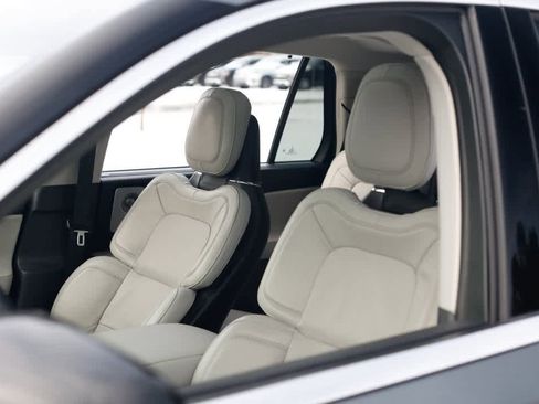 Used 2025 Lincoln Aviator Reserve w/ Equipment Group 201A image 10