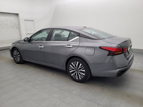 Used 2024 Nissan Altima 2.5 SV image 3