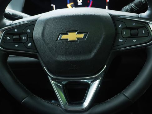 Used 2024 Chevrolet Trax LT w/ Sunroof Package FWD image 17