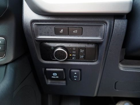 Used 2024 Ford Expedition Max XLT image 27