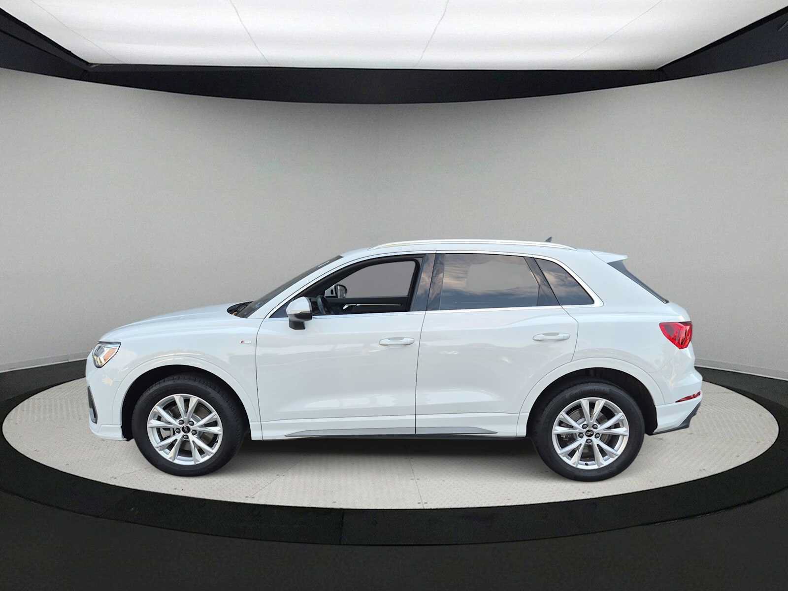 Used 2023 Audi Q3 2.0T Premium w/ Convenience Package AWD/4WD image 5