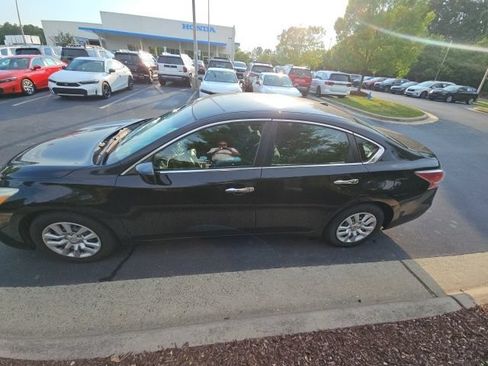 Used 2015 Nissan Altima 2.5 S w/ Power Driver Seat Package FWD image 2