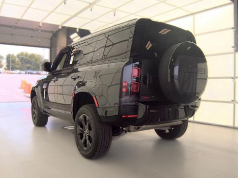 Used 2023 Land Rover Defender 110 X-Dynamic SE AWD/4WD image 2
