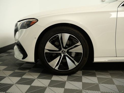 Used 2025 Mercedes-Benz E 350 4MATIC Sedan image 8