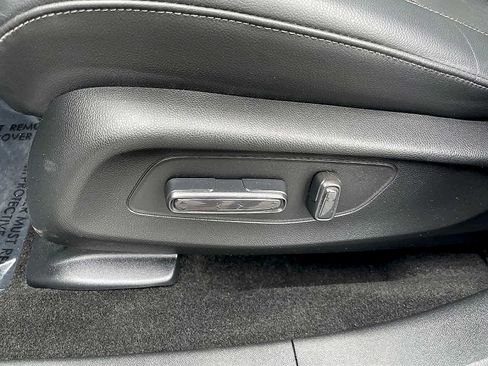 Used 2023 Honda HR-V EX-L image 10