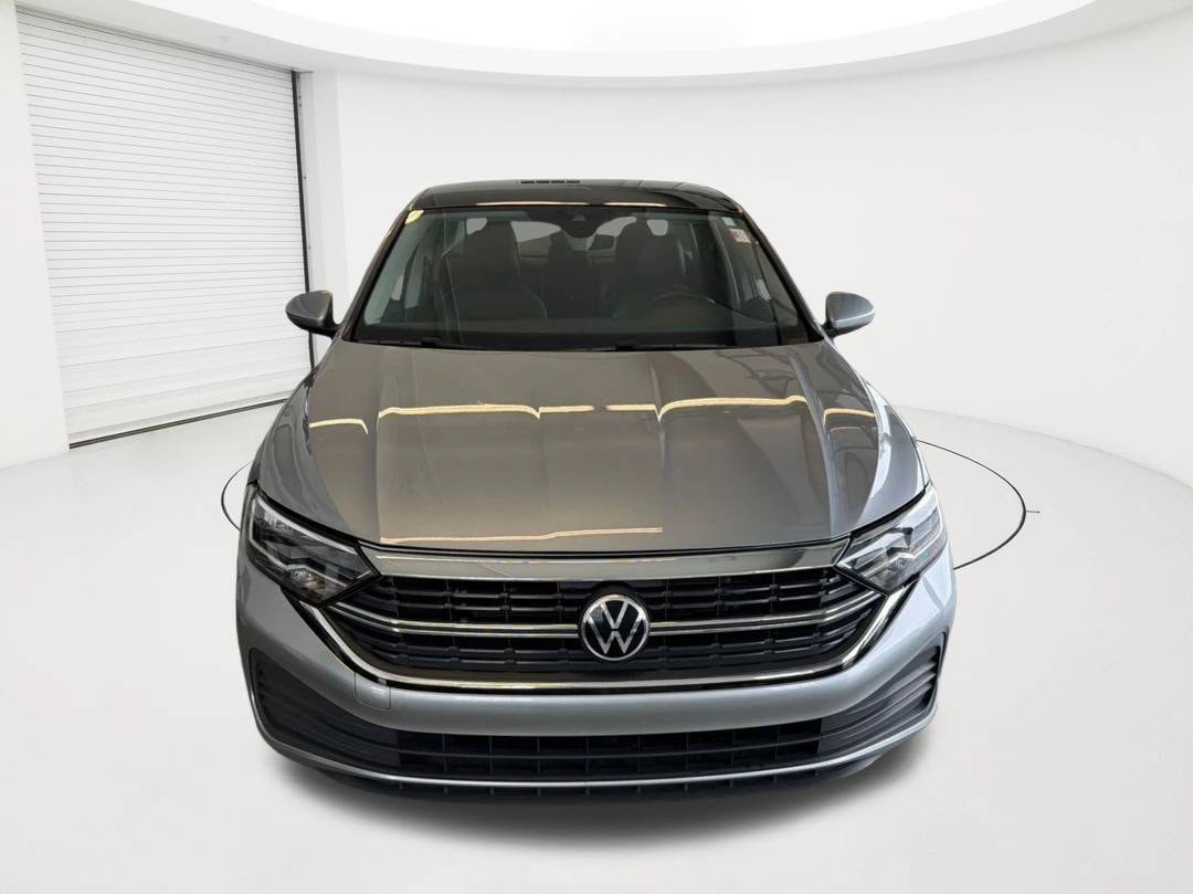 Used 2024 Volkswagen Jetta SE FWD image 2