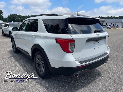 Used 2024 Ford Explorer XLT w/ Equipment Group 202A RWD image 12