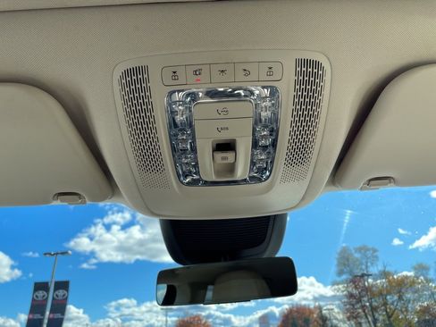 Used 2022 Mercedes-Benz GLE 350 4MATIC image 32