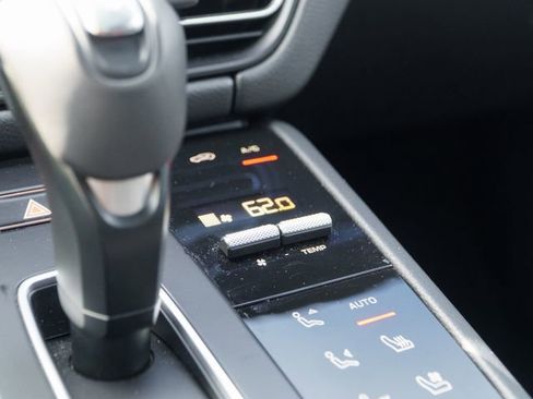 Certified 2026 Porsche Macan AWD/4WD image 26