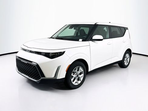 Used 2025 Kia Soul LX w/ LX Technology Package image 3