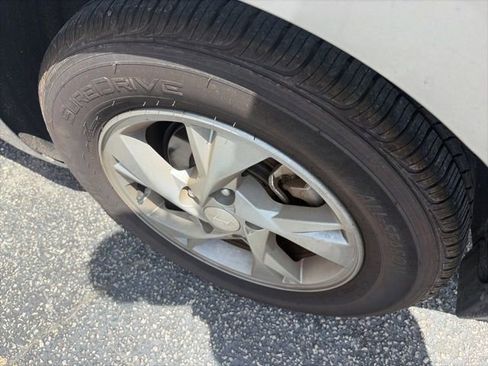 Used 2023 Hyundai Elantra SE FWD image 5