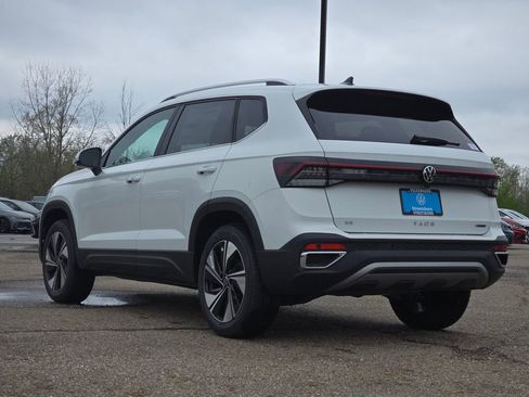 New 2026 Volkswagen Taos SE AWD/4WD image 4