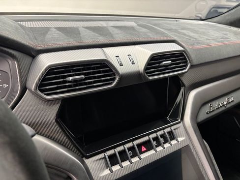Used 2023 Lamborghini Urus Performante AWD/4WD image 78