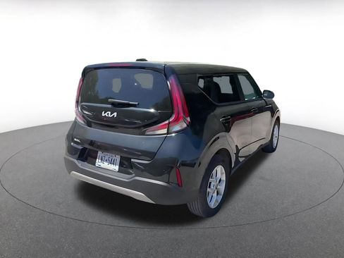 Used 2025 Kia Soul LX w/ LX Technology Package FWD image 14