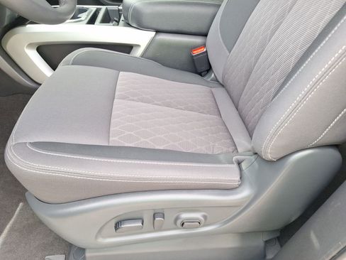 Used 2024 Nissan Titan SV w/ SV Convenience Package RWD image 18