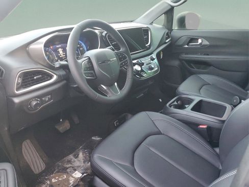 New 2026 Chrysler Voyager LX image 16