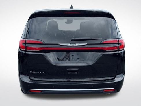 Used 2023 Chrysler Pacifica Touring-L FWD image 7