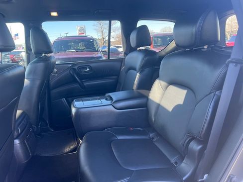 Used 2024 Nissan Armada SL w/ Midnight Edition Package image 6