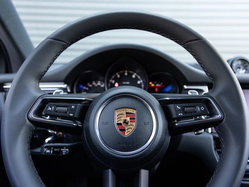 Certified 2026 Porsche Macan AWD/4WD image 14