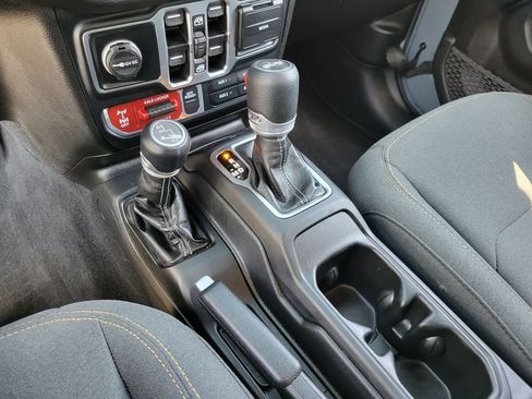 Used 2025 Jeep Wrangler Unlimited Sport AWD/4WD image 15
