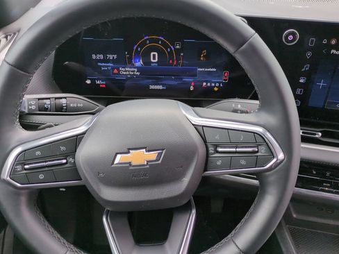 Used 2025 Chevrolet Equinox LT FWD image 8