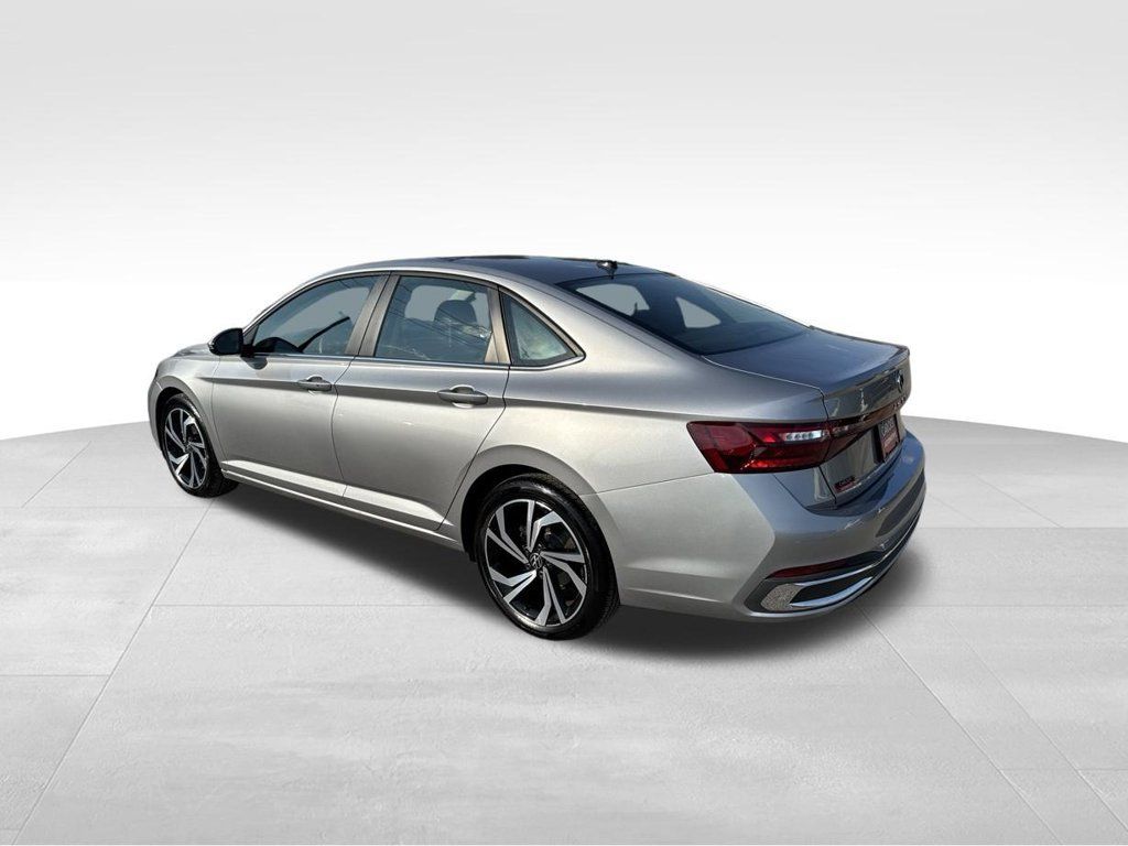 Used 2026 Volkswagen Jetta SEL FWD image 6