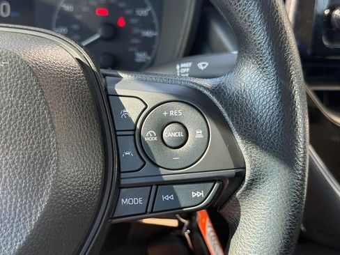 Used 2025 Toyota Corolla LE FWD image 21