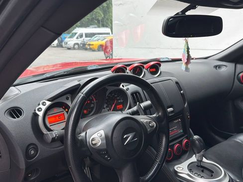 Used 2009 Nissan 370Z Touring w/ Sport Pkg RWD image 4
