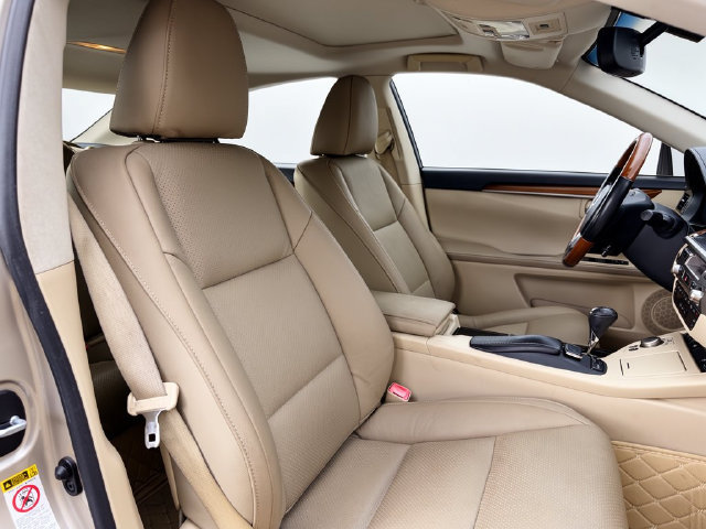 Used 2015 Lexus ES 300h w/ Navigation System Package FWD image 30