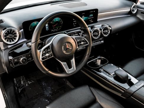 Used 2022 Mercedes-Benz A 220 image 2