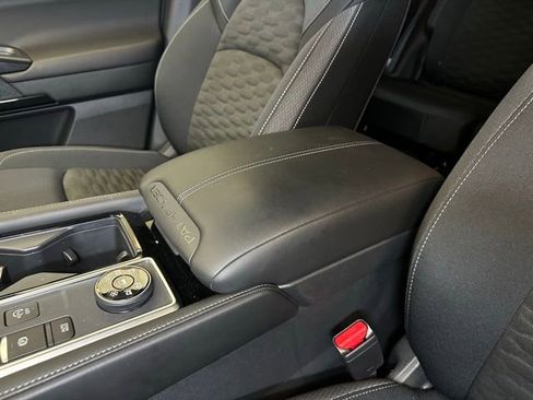 New 2025 Nissan Pathfinder SV w/ Black Appearance Package AWD/4WD image 30