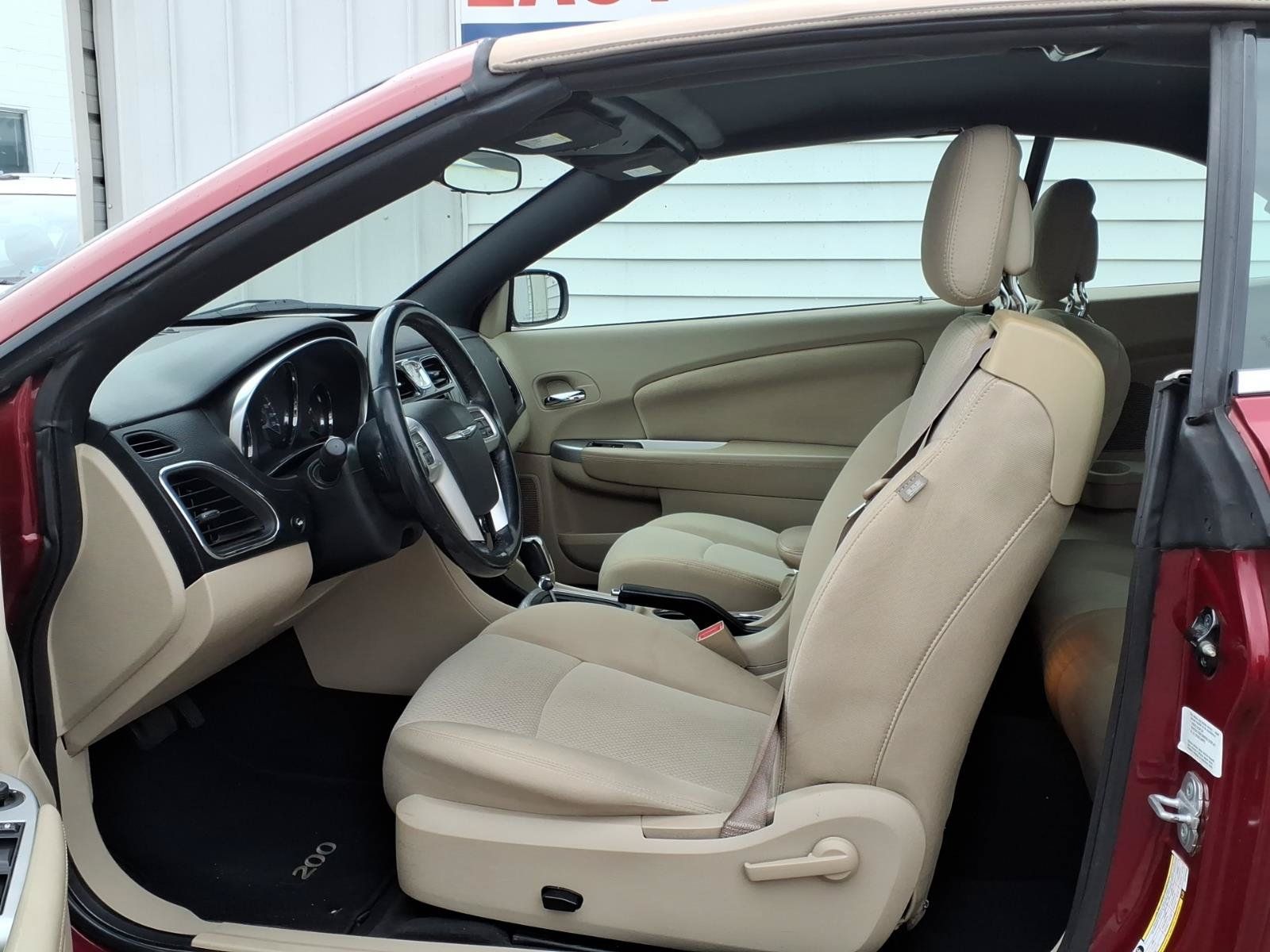 Used 2012 Chrysler 200 Touring FWD image 5