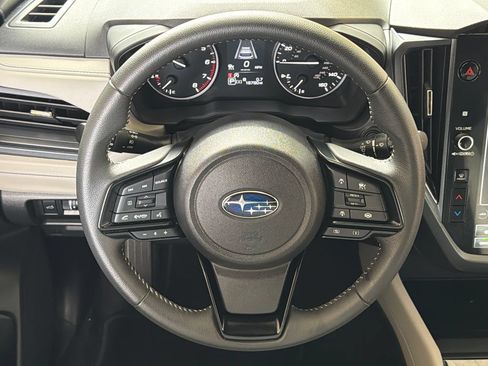 Used 2025 Subaru Forester Premium AWD/4WD image 4