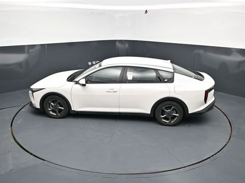 Used 2025 Kia K4 LXS image 37