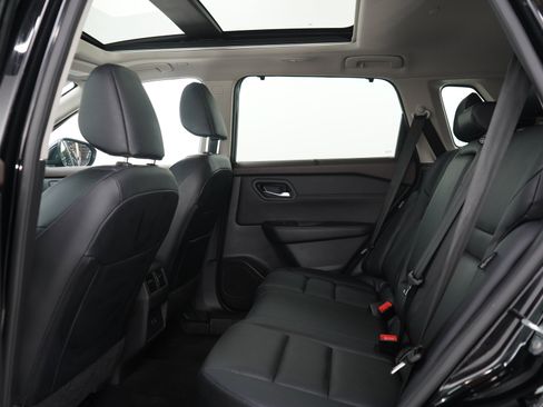 Used 2023 Nissan Rogue SV w/ SV Premium B Package FWD image 15