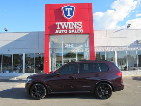 Used 2022 BMW X7 M50i AWD/4WD image 1