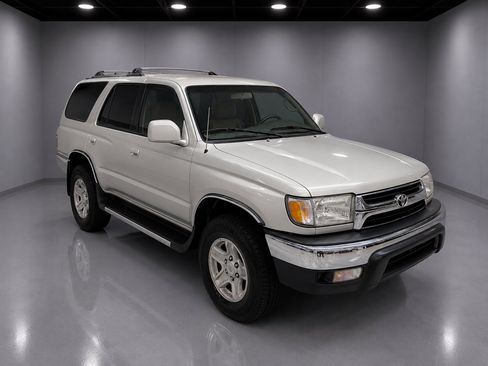 Used 2001 Toyota 4Runner SR5 AWD/4WD image 1