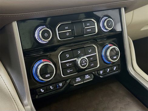 Used 2023 GMC Yukon XL Denali image 18