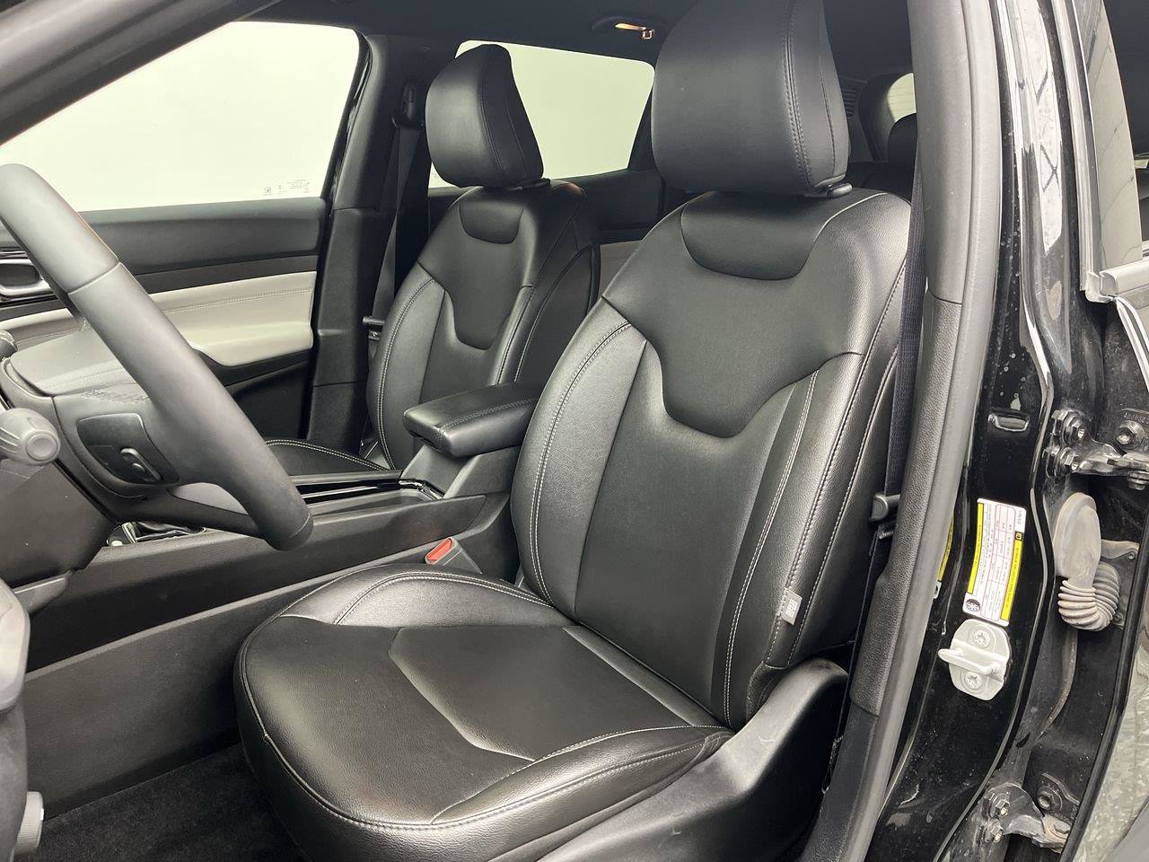 Used 2025 Jeep Compass Limited AWD/4WD image 9